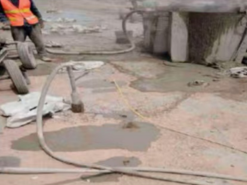 西乡塘水泥混凝土路面板底注浆技术 路面脱空注浆整治方案