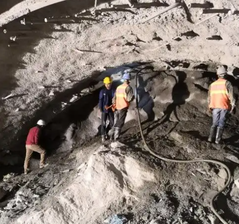 西乡塘拱顶带模注浆料的施工流程及注意事项